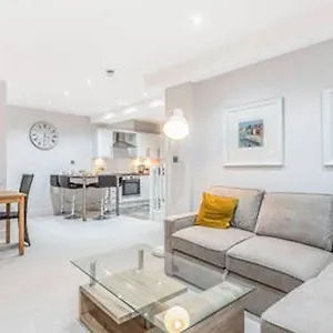  Apartment Wonderful Pet Friendly One Bed In Great For Couples Or Friends With A Pull Out Comfortable Sofa Bed Right On The River Ouze With A Private Courtyard