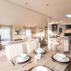  Lodge Woodland Jewel With Hot Tub